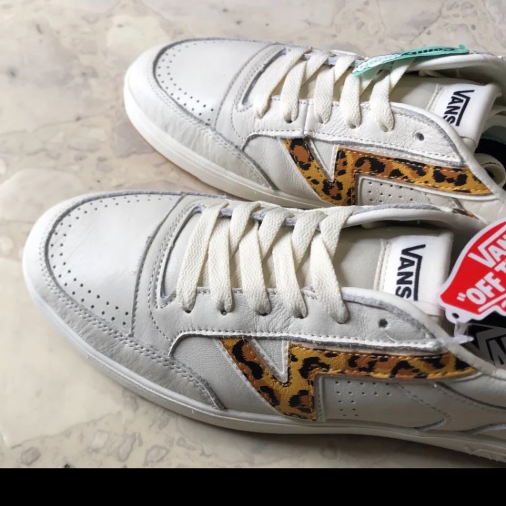 NEW, UNWORN, AUTHENTIC VANS IN THE BOX - MEN'S SIZE 11, WOMENS SIZE 12.5 - Picture 6 of 9